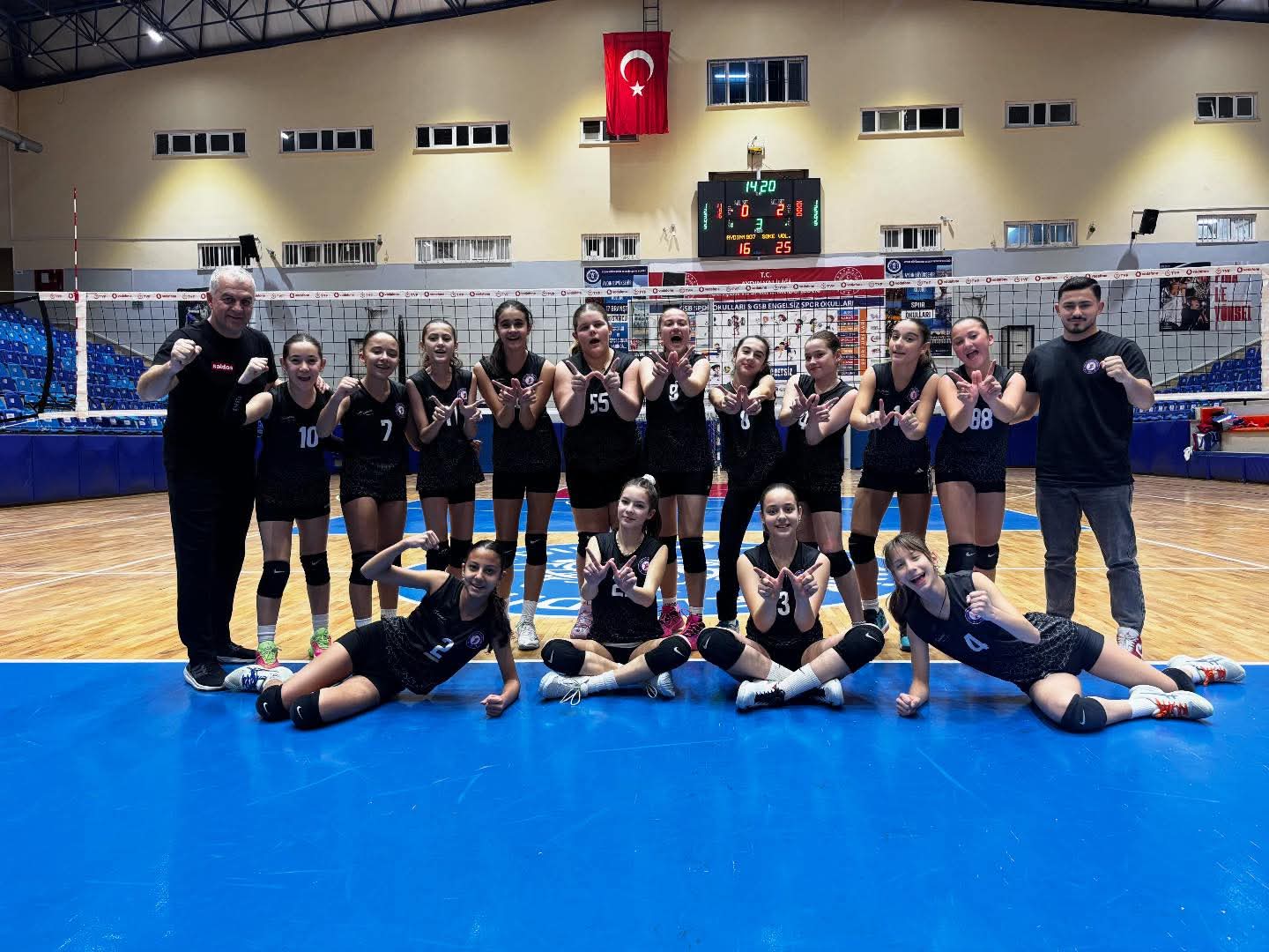 Söke'nin midi sultanları set vermiyorlar